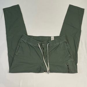 Vuori Ripstop Pants in Army Green